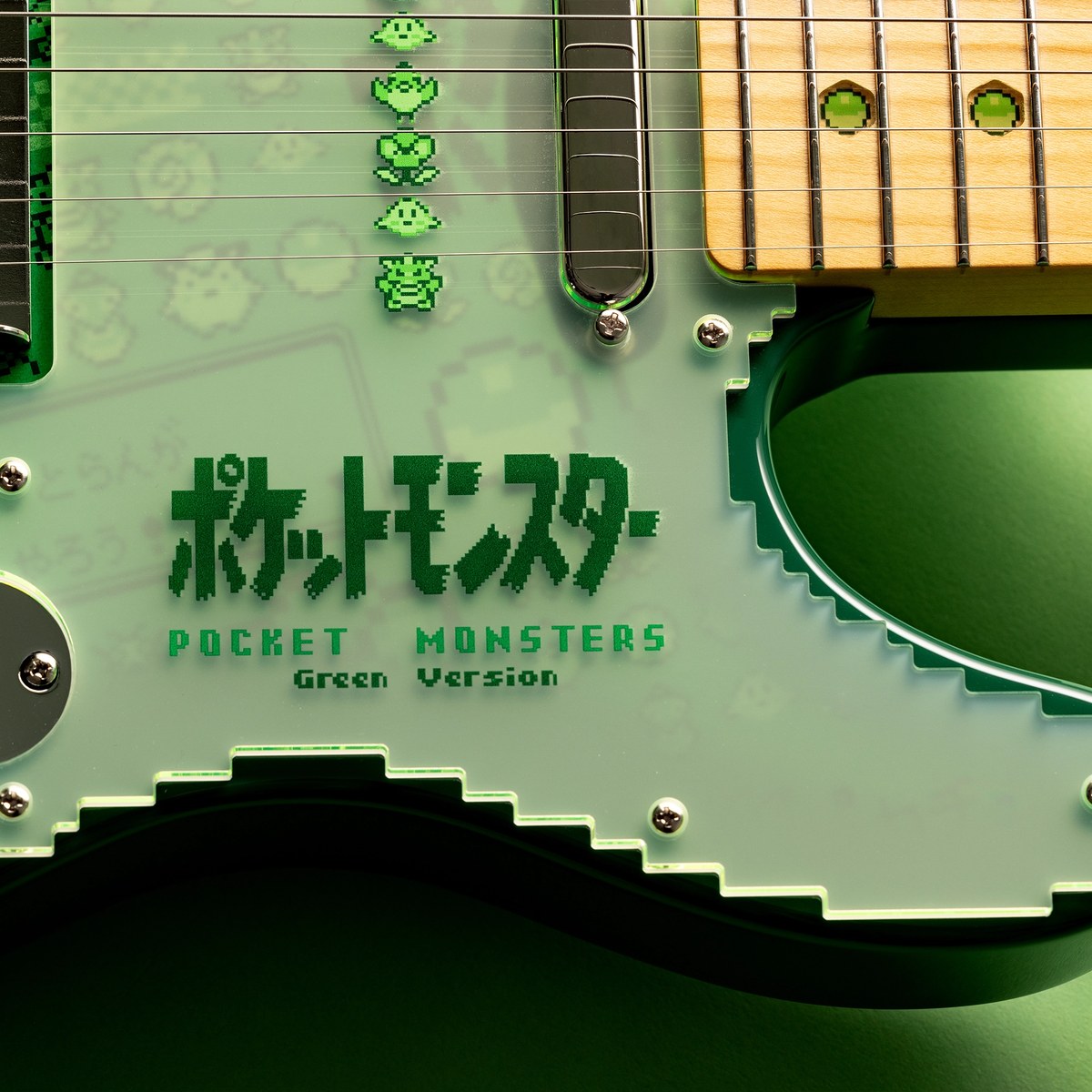 Pickguard trong mờ viền xanh in logo Pocket Monsters Green Version trên Fender Telecaster