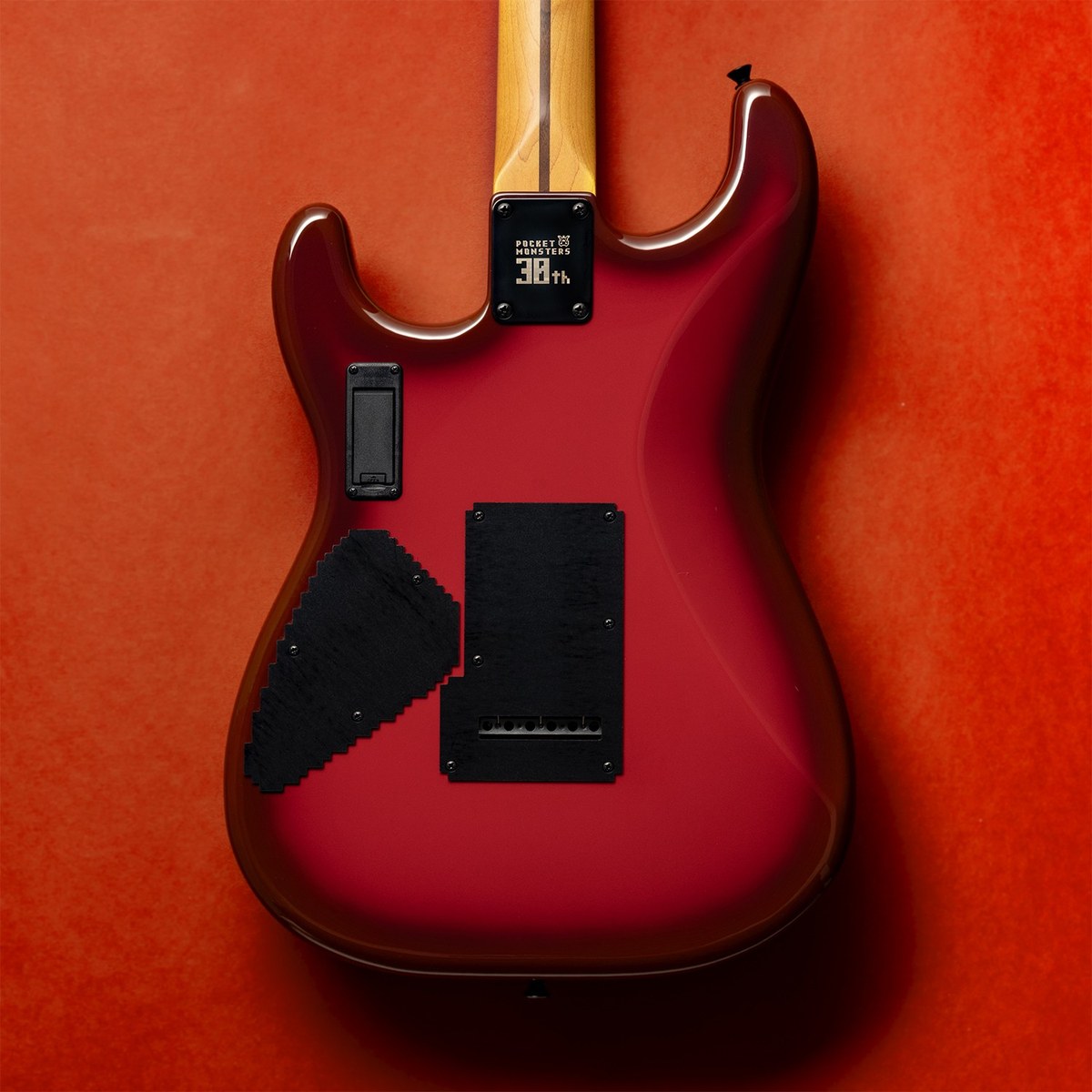 Lưng thân đàn Fender Pokémon Red Version Stratocaster