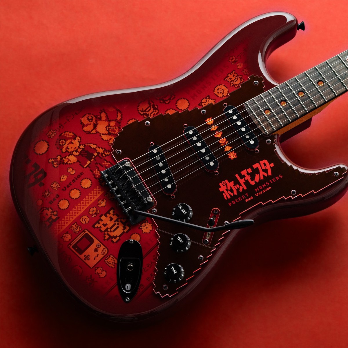 Thân đàn Fender Pokémon Red Version Stratocaster với đồ họa pixel art Pokémon Red