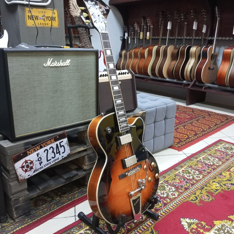 Đàn Guitar Điện Cort Yorktown Hollow Body BV HH