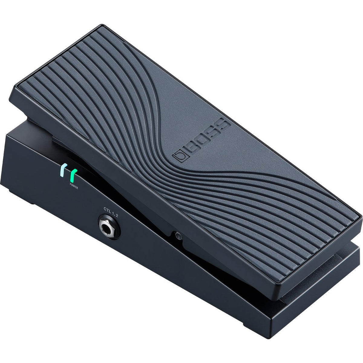 Pedal Expression BOSS EV-1-WL Wireless MIDI – góc nghiêng 3/4 với mặt đạp gợn sóng và jack ngoài bên hông