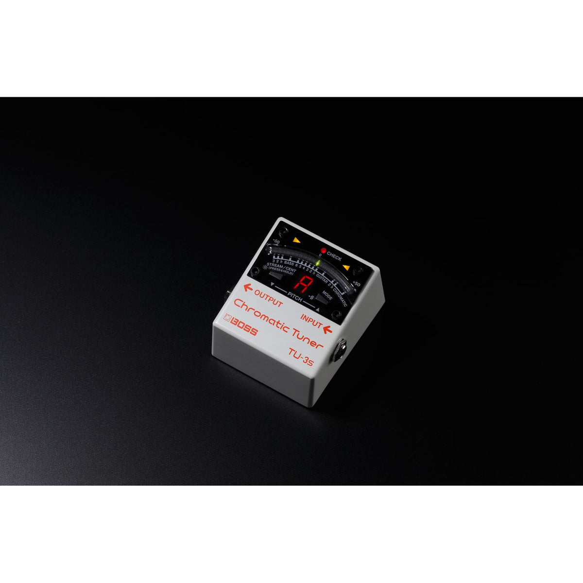 Pedal Tuner BOSS TU-3S Chromatic Tuner – ảnh studio nền tối, góc nghiêng thấy jack INPUT bên hông phải
