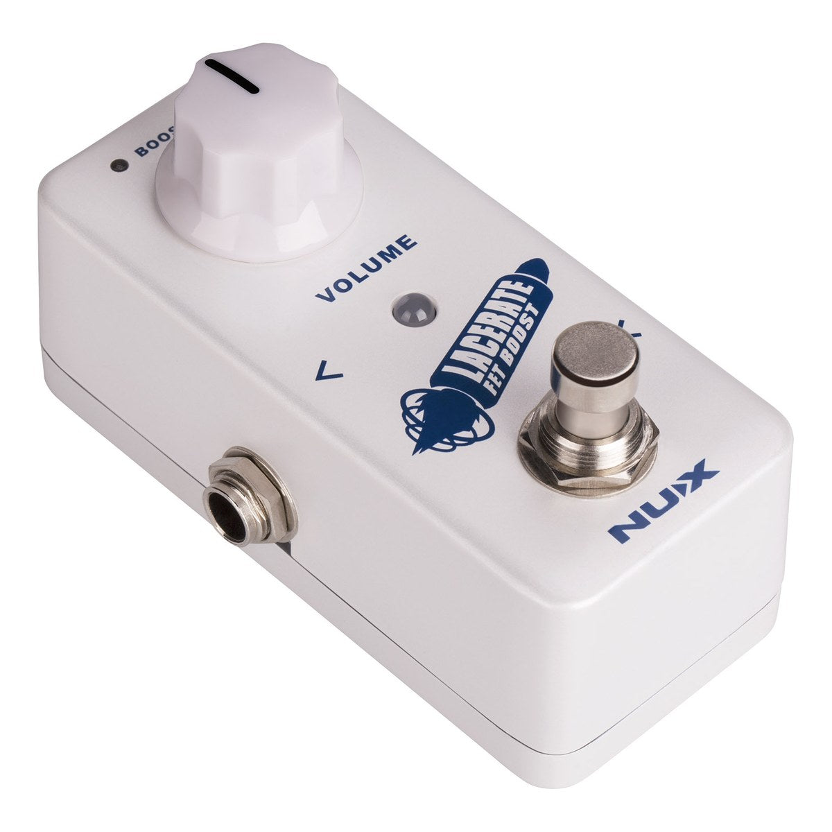NUX NFB-2 Lacerate chụp nghiêng trái, thấy jack ra ở cạnh trái và footswitch