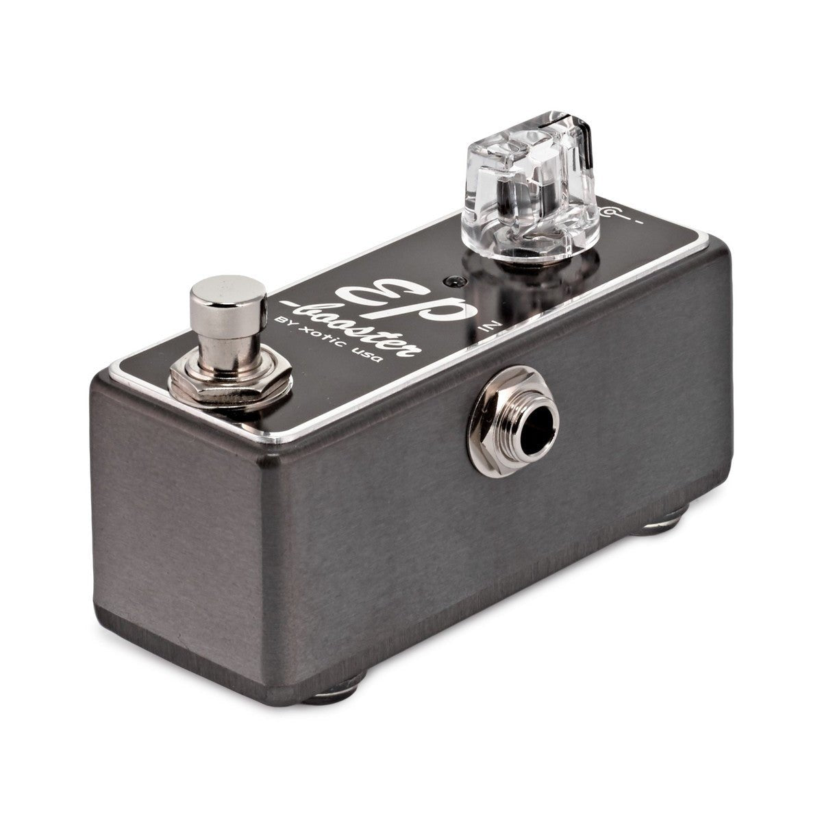 Phơ Boost Xotic EP Booster – cạnh phải với jack IN và footswitch