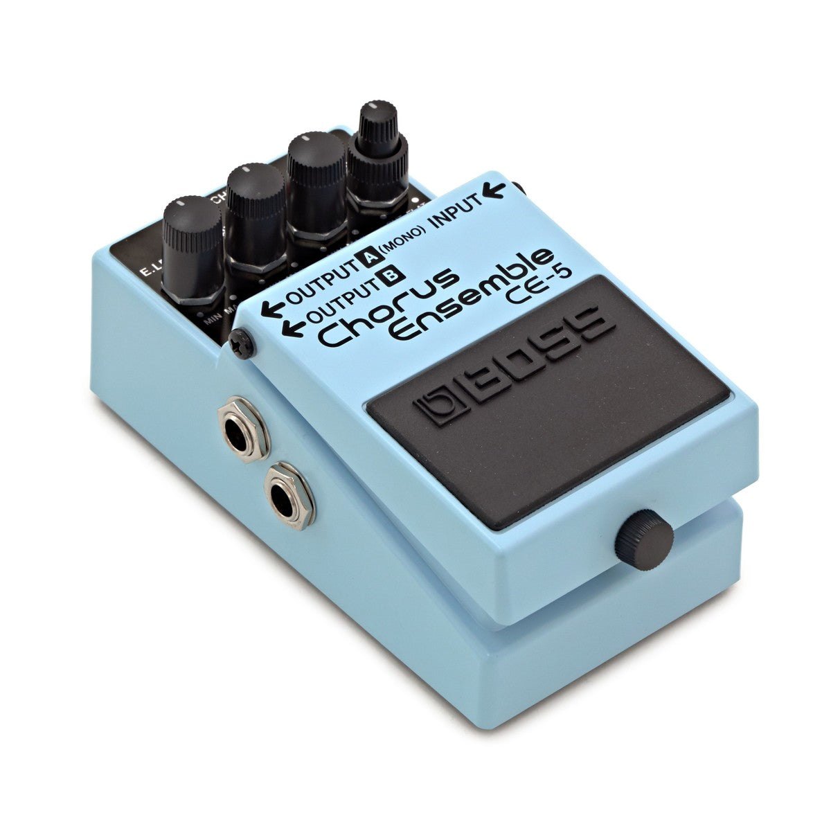 Phơ Chorus BOSS CE-5 Chorus Ensemble – góc nghiêng trái, thấy 2 cổng OUTPUT A (MONO) và OUTPUT B