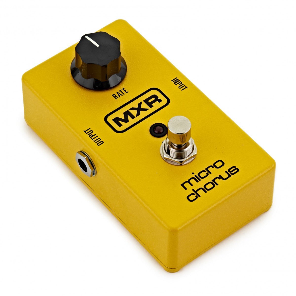 Phơ Chorus MXR M148 Micro Chorus – góc nghiêng 3/4 từ bên trái, thấy jack OUTPUT