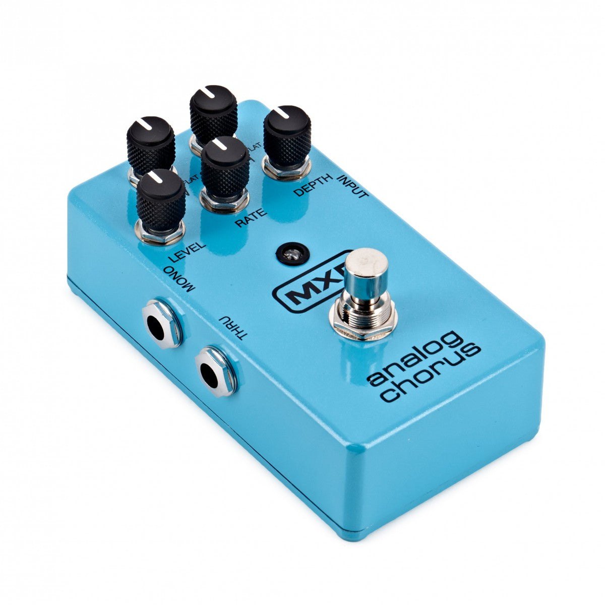 Phơ Chorus MXR M234 Analog Chorus – góc nghiêng 3/4 bên trái với 2 cổng ra MONO và THRU