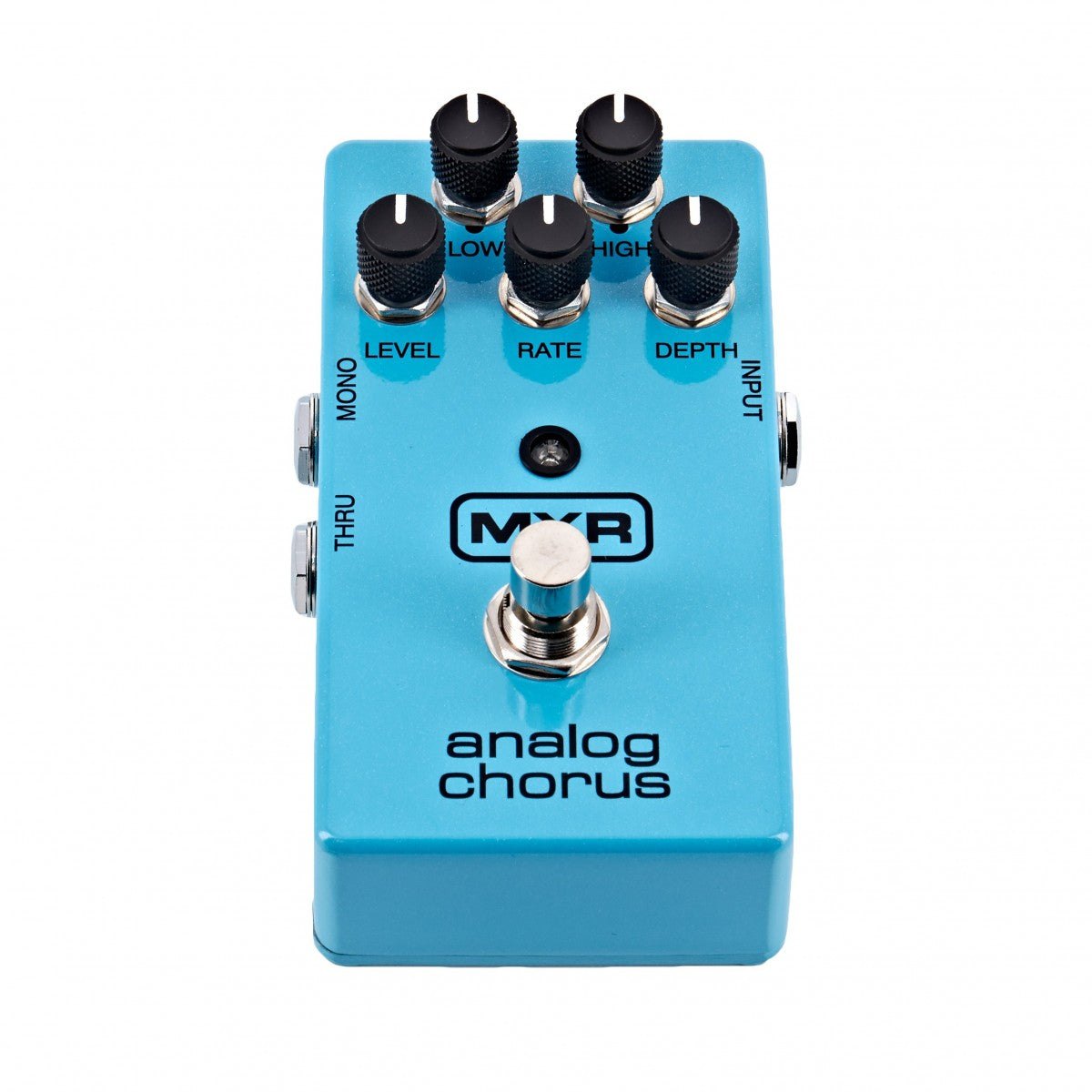 Phơ Chorus MXR M234 Analog Chorus – nhìn chính diện từ phía footswitch, vỏ màu xanh dương nhạt