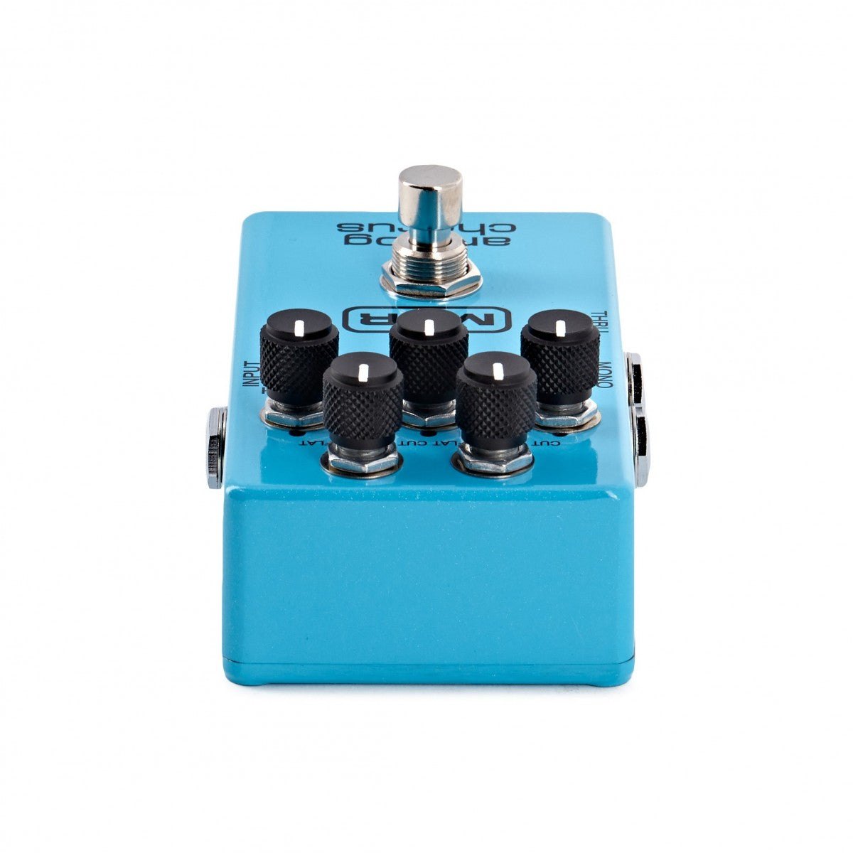 Phơ Chorus MXR M234 Analog Chorus – nhìn từ đầu trên, cụm 5 núm và footswitch phía sau