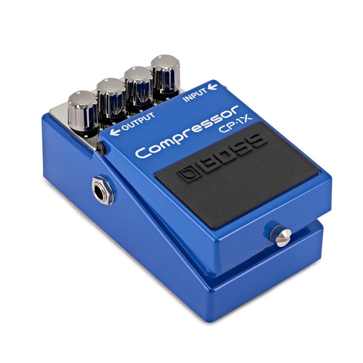 Phơ Compressor BOSS CP-1X – góc nghiêng 3/4 từ bên trái, thấy jack OUTPUT