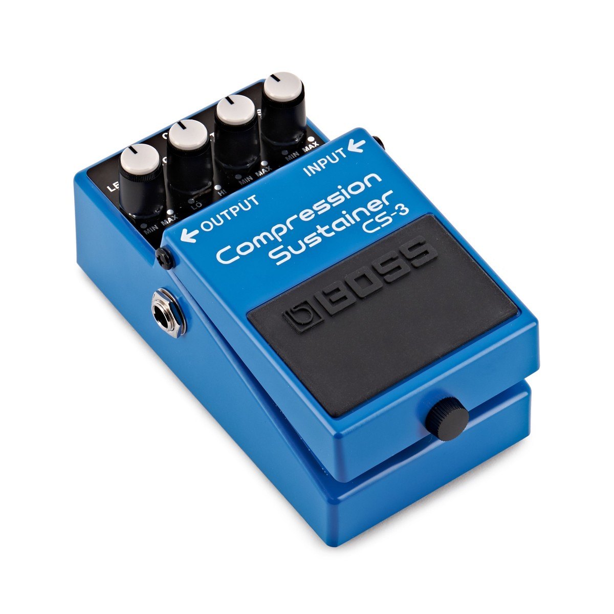 Phơ Compressor BOSS CS-3 Compression Sustainer – nhìn nghiêng 3/4 bên trái, thấy jack OUTPUT và hàng núm chỉnh