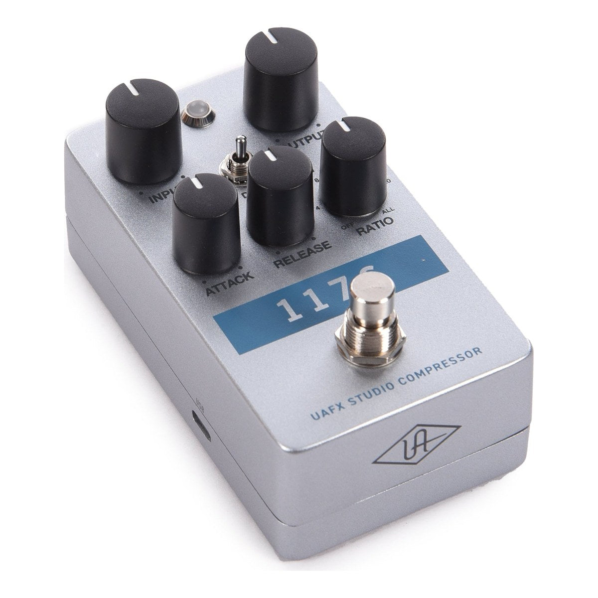 Phơ Compressor Universal Audio UAFX 1176 Studio - góc nghiêng UAFX 1176 Studio, thấy logo UA ở mặt trước vỏ