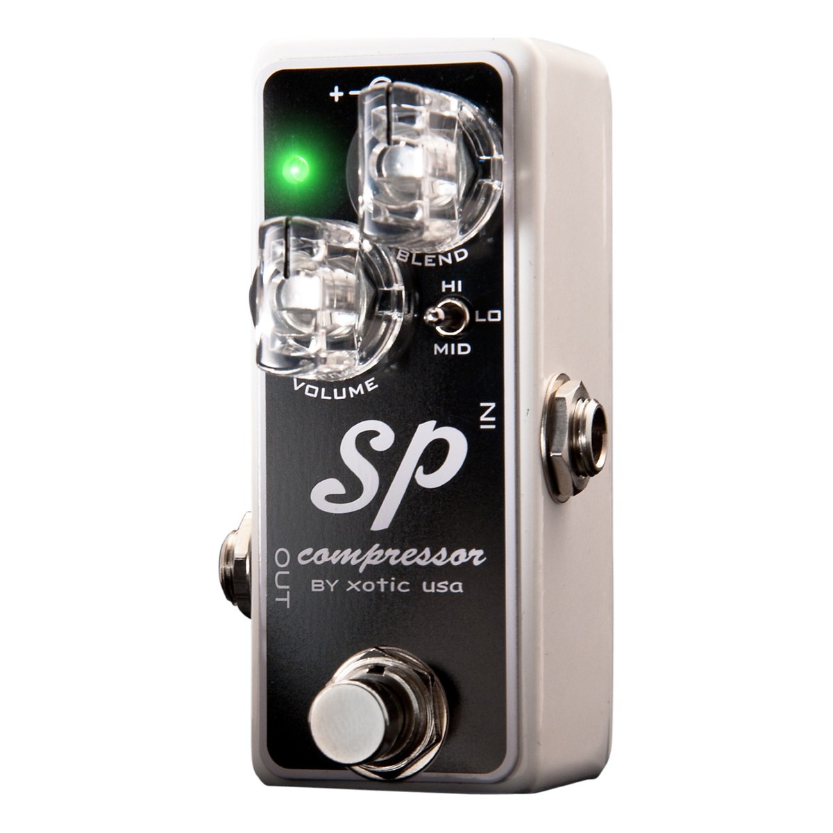 Xotic SP Compressor nhìn nghiêng, đèn LED xanh sáng khi bật hiệu ứng