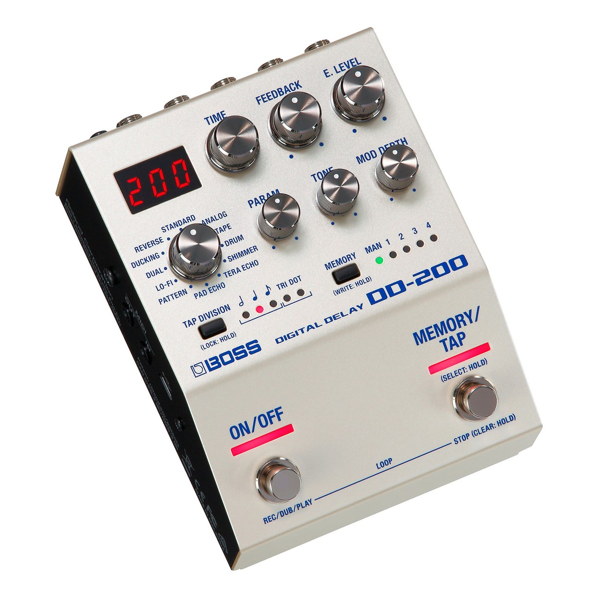 BOSS DD-200 nhìn chéo từ trên bên trái với 2 footswitch ON/OFF và MEMORY/TAP