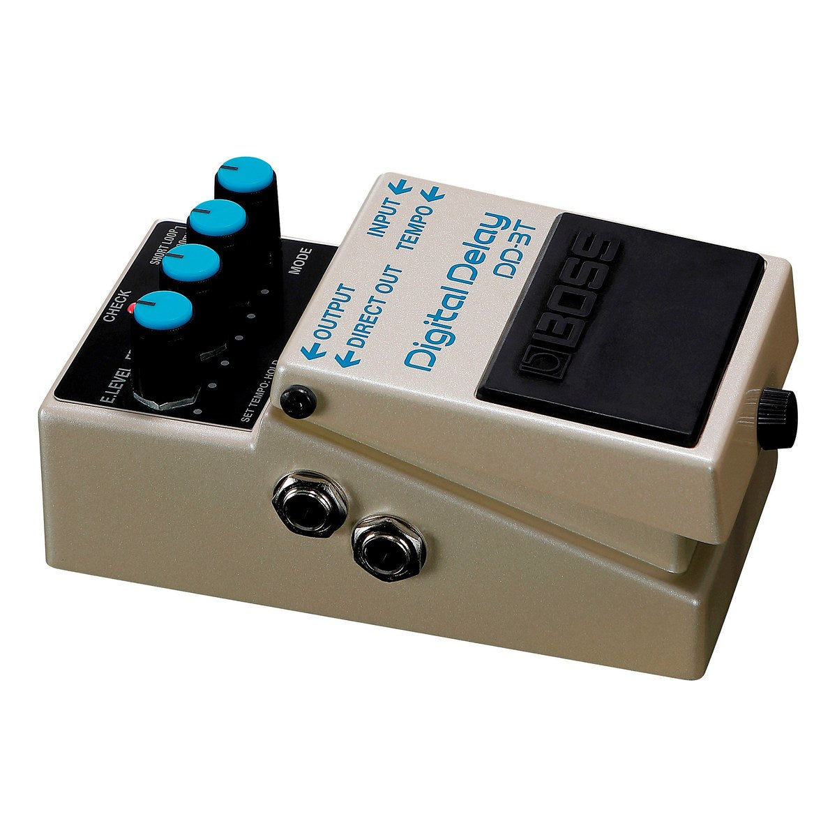 BOSS DD-3T góc nghiêng thấp cạnh trái với hai jack OUTPUT, DIRECT OUT