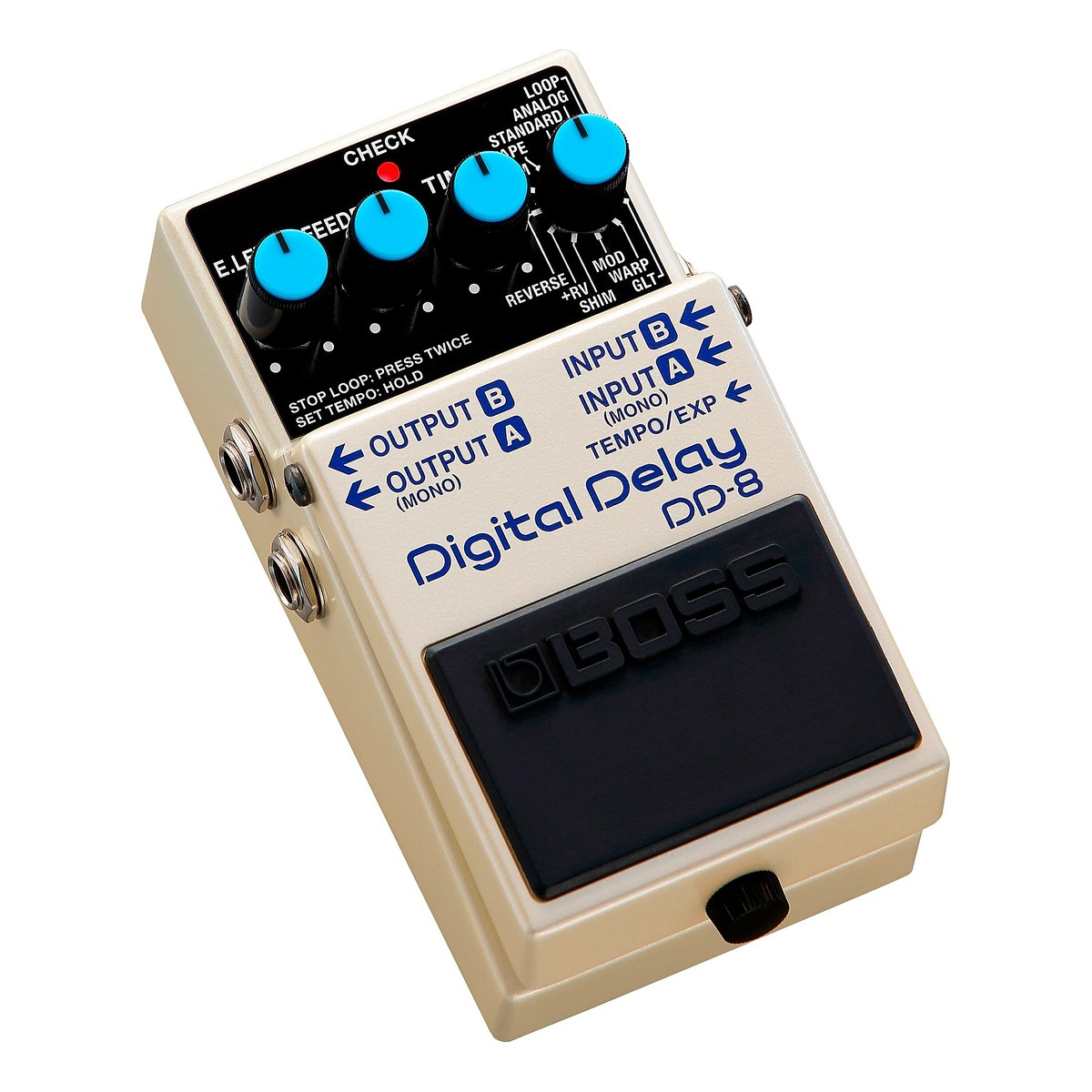 BOSS DD-8 nhìn chéo từ trên bên trái, thấy jack OUTPUT A và OUTPUT B
