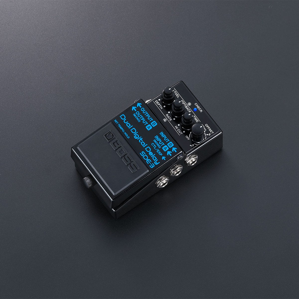 ảnh chính hãng BOSS SDE-3 Dual Digital Delay trên nền tối