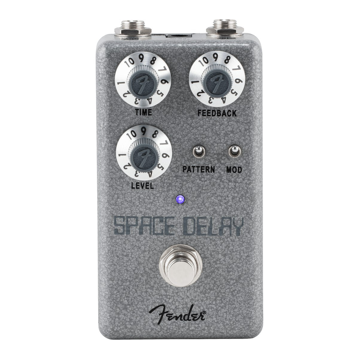 Fender Hammertone Space Delay chính diện: vỏ xám vân búa, 3 núm xám than TIME, FEEDBACK, LEVEL, công tắc PATTERN và MOD