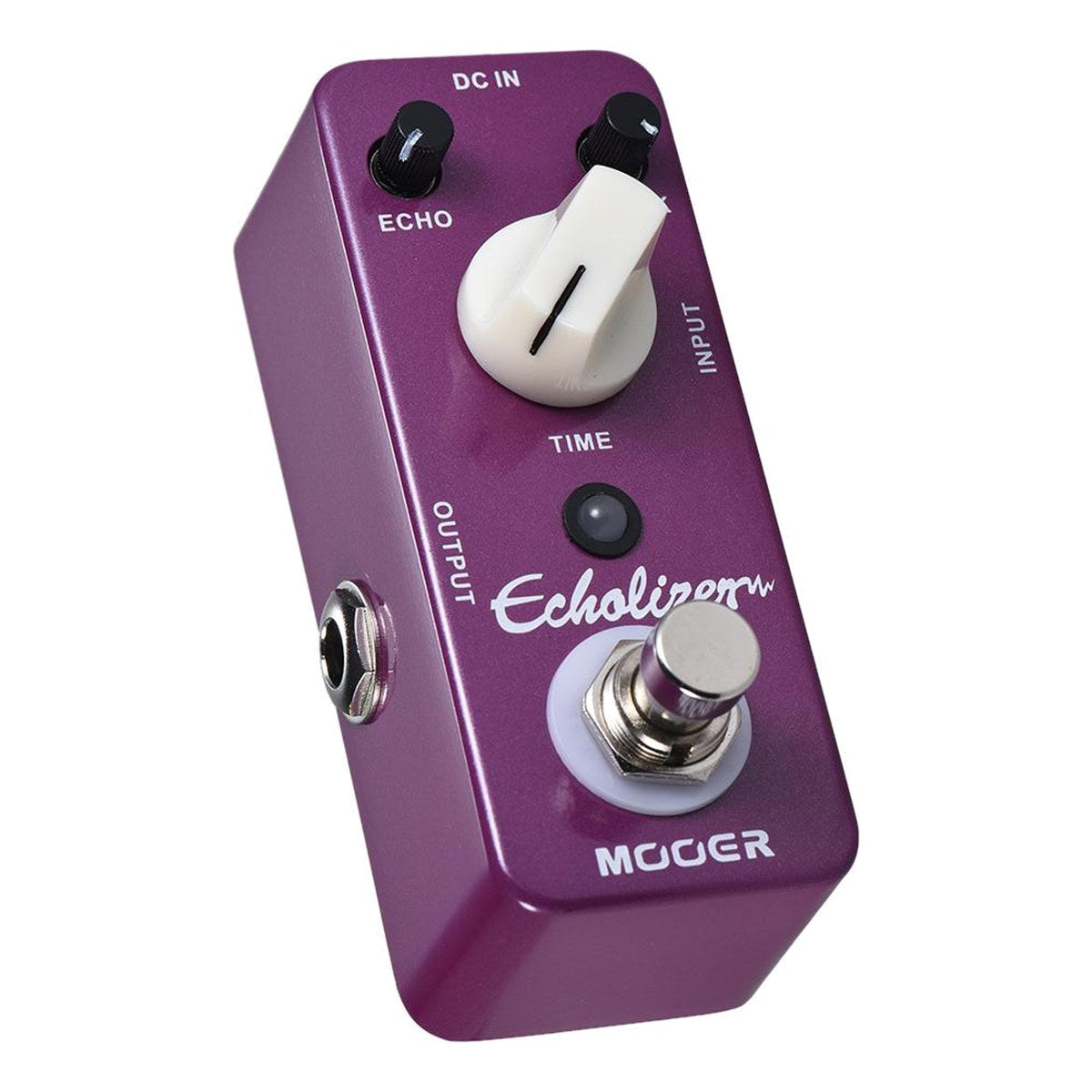 Mooer Echolizer nhìn nghiêng phía jack OUTPUT, thấy núm TIME màu kem, núm ECHO, footswitch và đèn LED