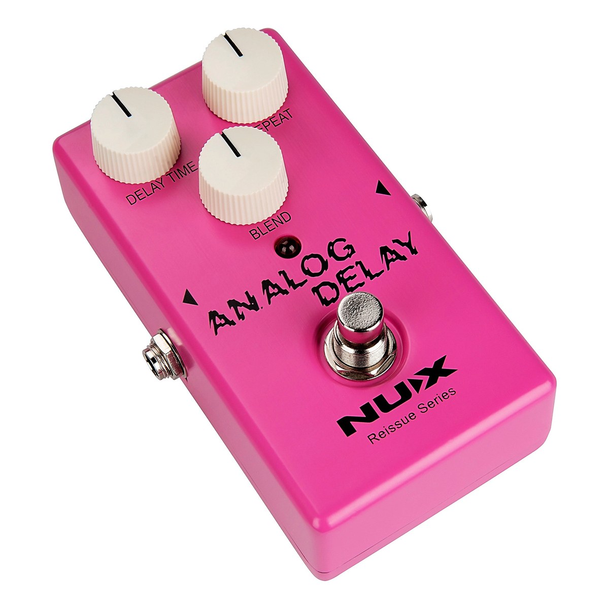 NUX Analog Delay chụp nghiêng trái, thấy jack OUTPUT ở cạnh trái