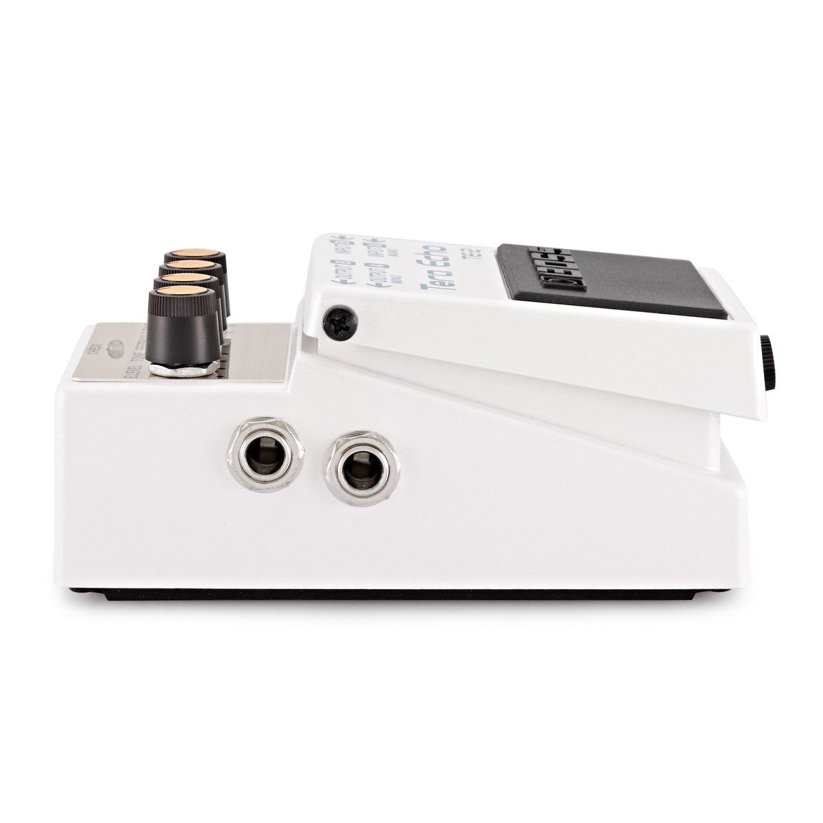 Phơ Delay Reverb BOSS TE-2 Tera Echo – cạnh trái nhìn thẳng với 2 cổng OUTPUT A và B