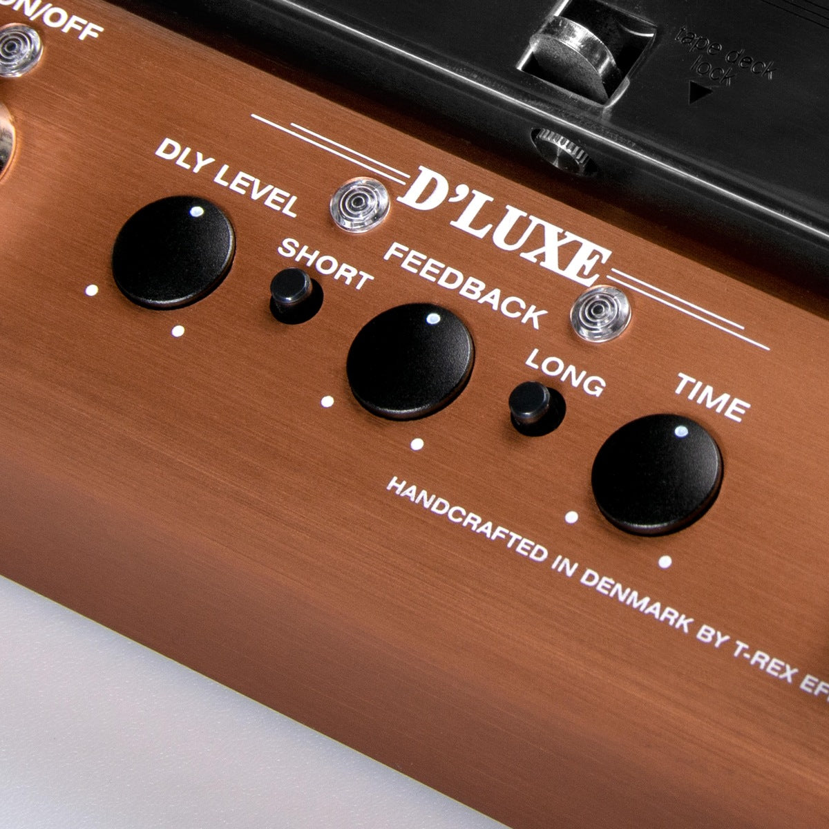 Phơ Delay T-Rex Replicator D'Luxe - Cận cảnh bảng điều khiển D'LUXE: DLY LEVEL, SHORT, FEEDBACK, LONG, TIME