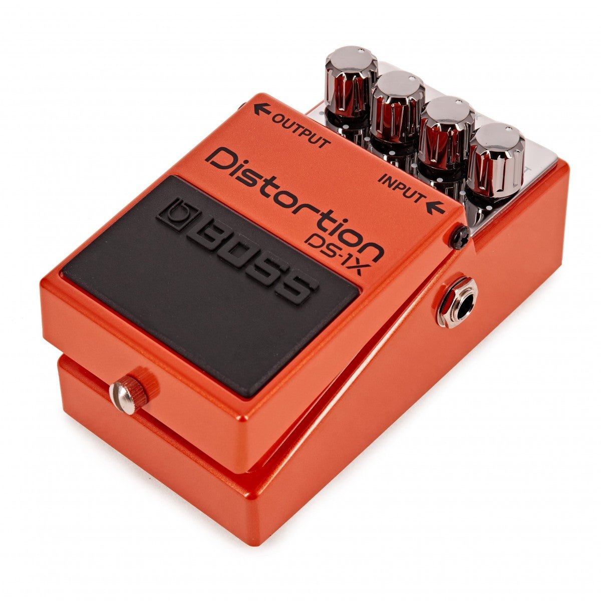 Phơ Distortion BOSS DS-1X – góc nghiêng 3/4 bên phải, thấy cổng INPUT và chữ Distortion DS-1X