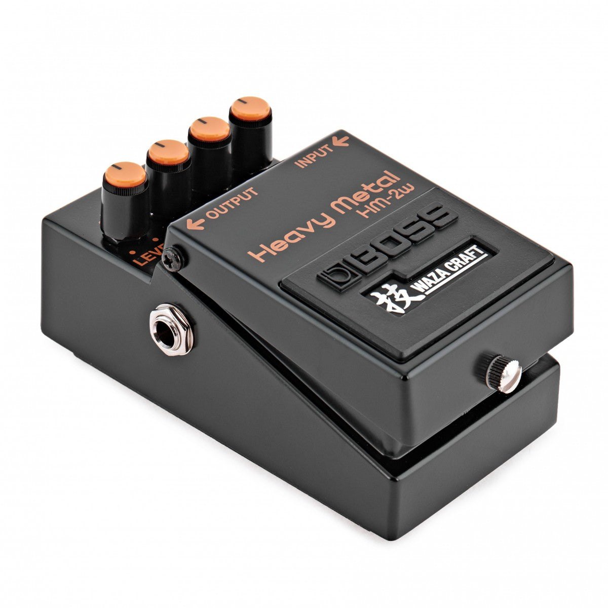 Phơ Distortion BOSS HM-2W Heavy Metal Waza Craft – góc nghiêng trái, thấy cạnh cổng OUTPUT