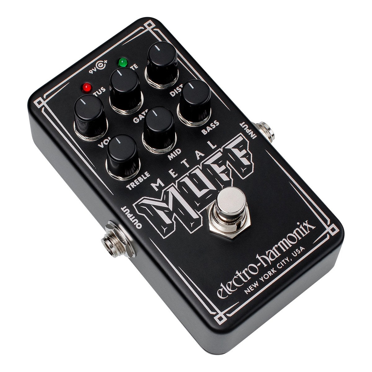 Electro-Harmonix Nano Metal Muff nhìn nghiêng từ phía trước bên trái, thấy jack OUTPUT