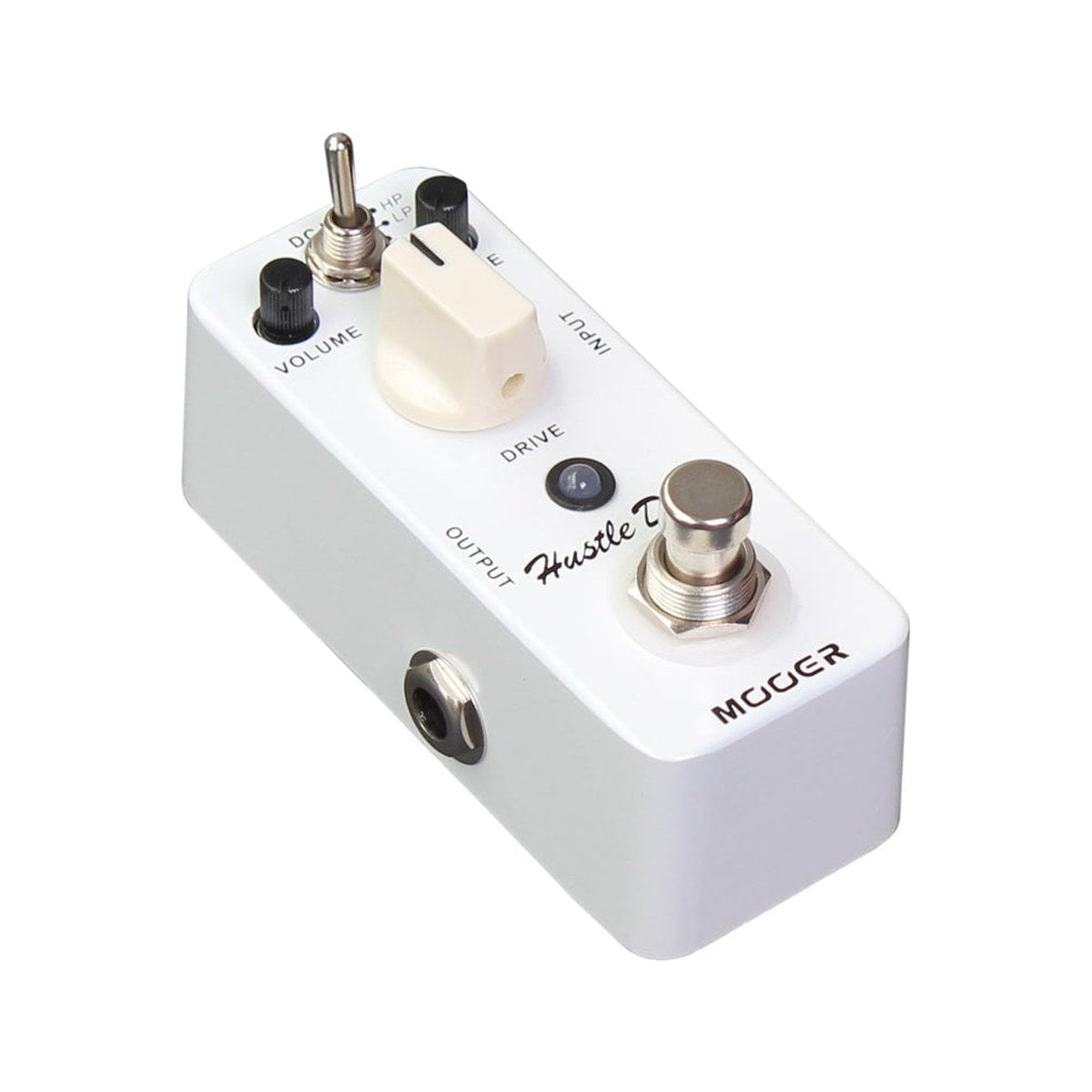Mooer Hustle Drive nhìn chéo từ bên trái, thấy jack OUTPUT và công tắc HP/LP