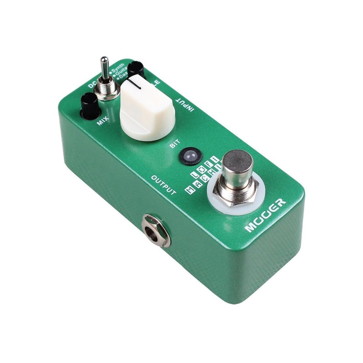 góc nghiêng Mooer Lofi Machine thấy jack OUTPUT, footswitch và núm BIT