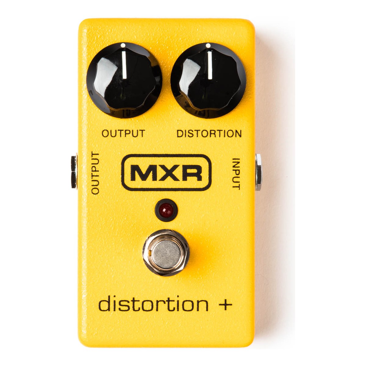chính diện mặt trên MXR M104 Distortion+ vỏ vàng với 2 núm OUTPUT và DISTORTION