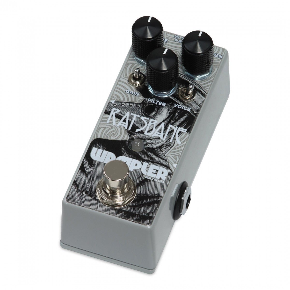 Phơ Distortion Wampler Ratsbane – góc nghiêng 3/4 bên phải, vỏ xám với hình in Ratsbane