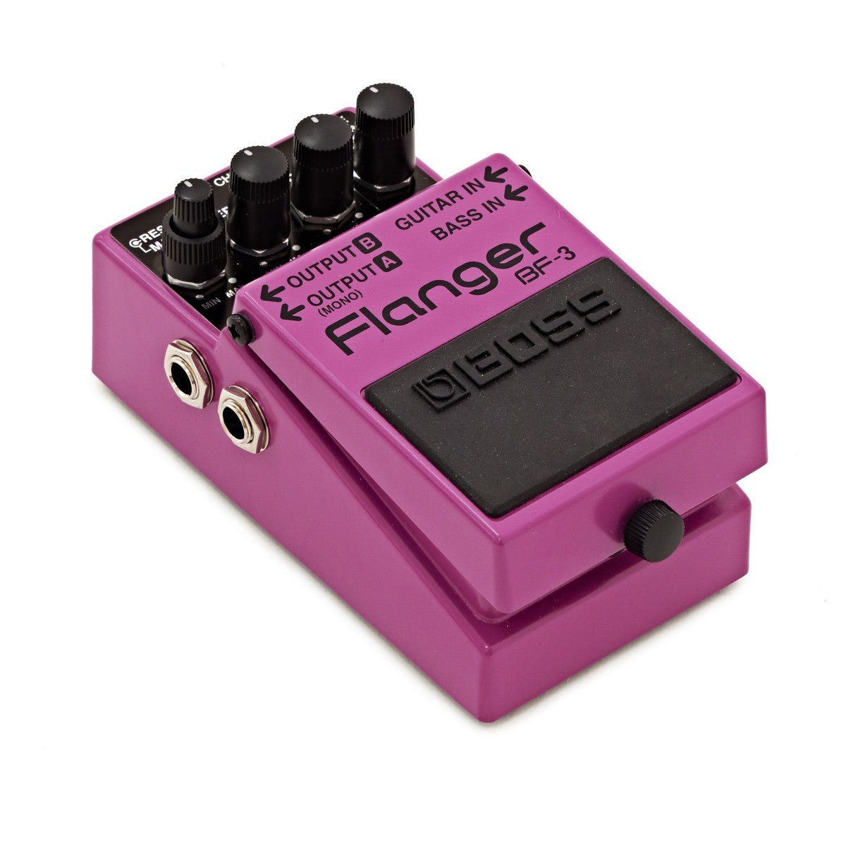 Phơ Flanger BOSS BF-3 – nhìn nghiêng bên trái, thấy 2 cổng OUTPUT A/B và vỏ màu tím hồng