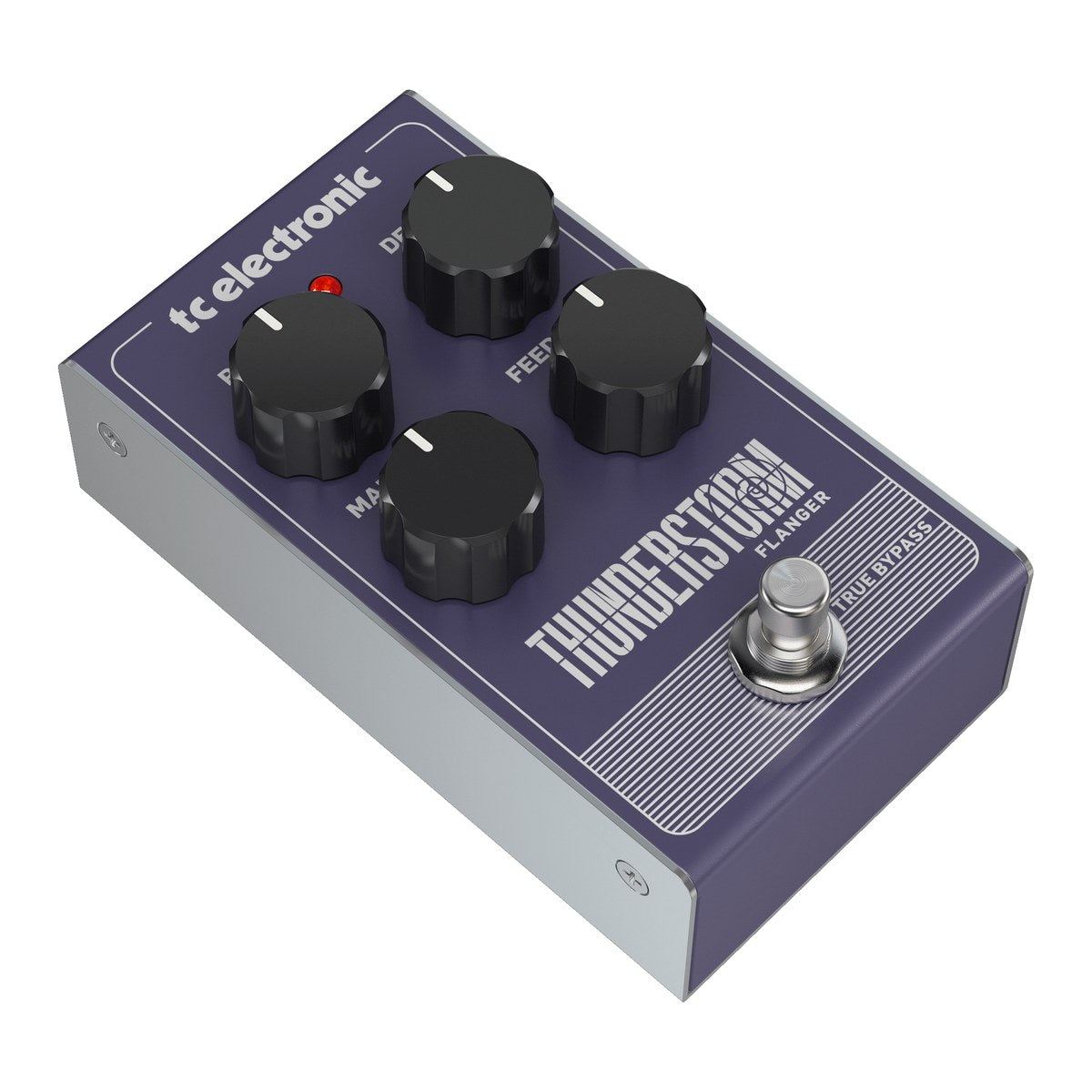 Thunderstorm Flanger nhìn chéo, thấy cạnh vỏ kim loại và footswitch true bypass