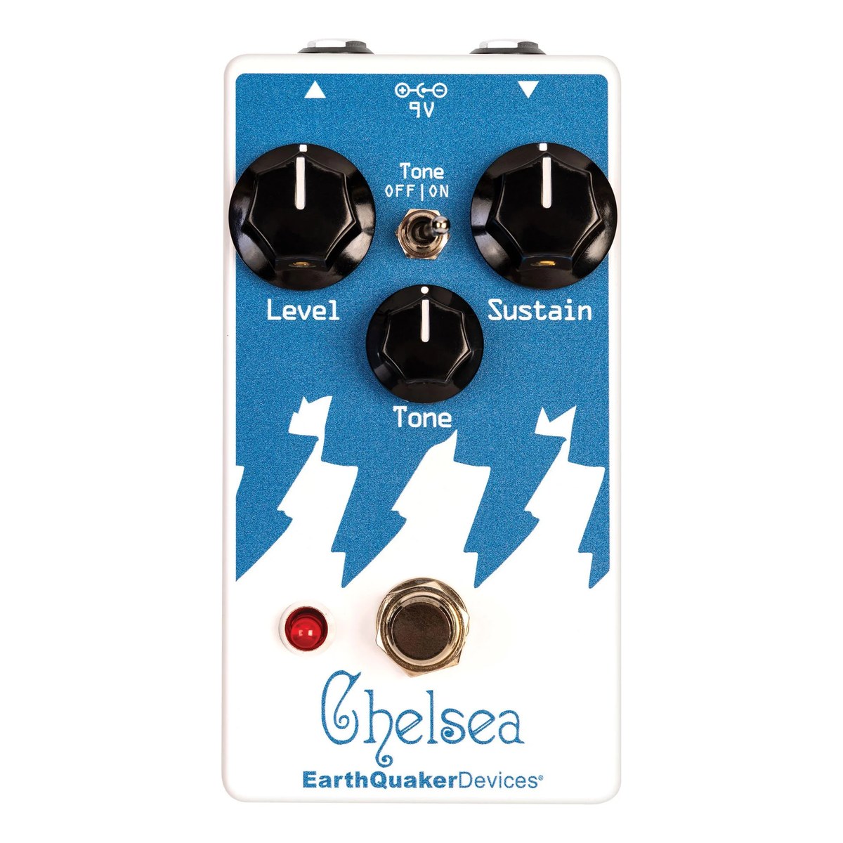 EarthQuaker Devices Chelsea Low End Fuzz Driver bản trắng xanh nhìn chính diện: núm Level, Sustain, Tone và công tắc Tone On/Off