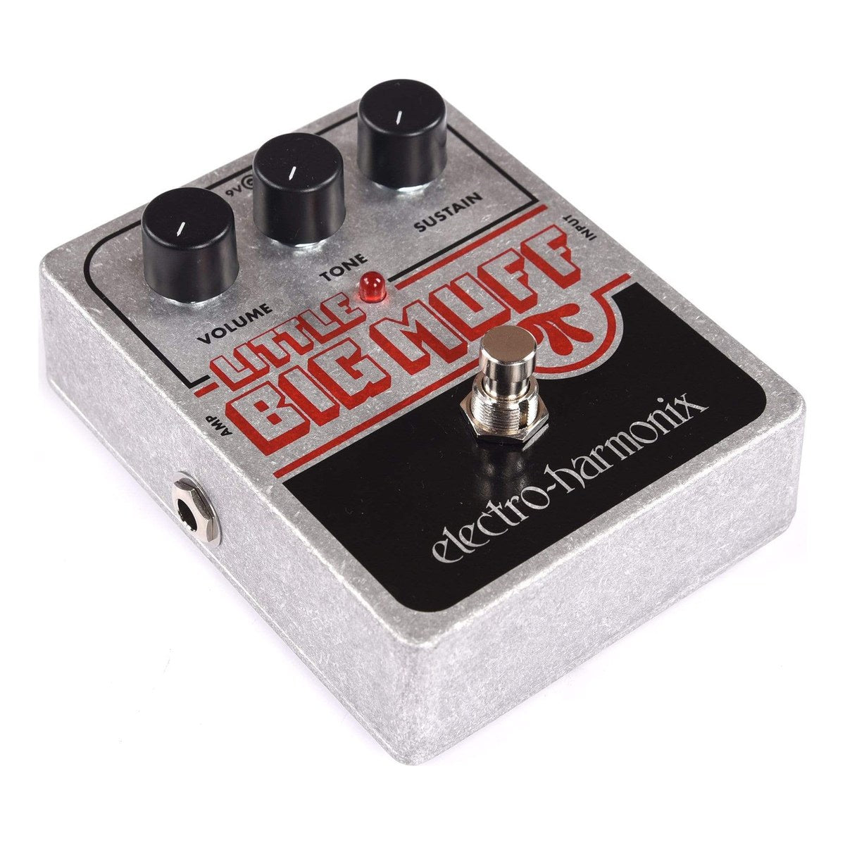 Electro-Harmonix Little Big Muff Pi nhìn nghiêng từ phía trước bên trái, thấy jack AMP và vỏ đúc