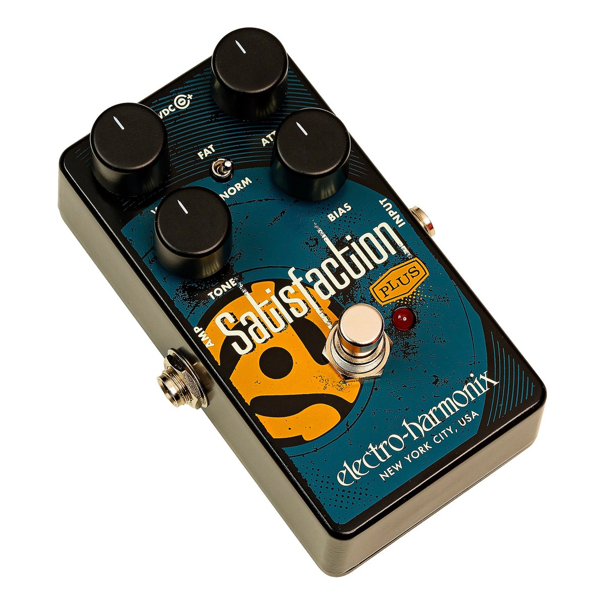 Electro-Harmonix Satisfaction Plus nhìn nghiêng từ bên trái, thấy jack AMP