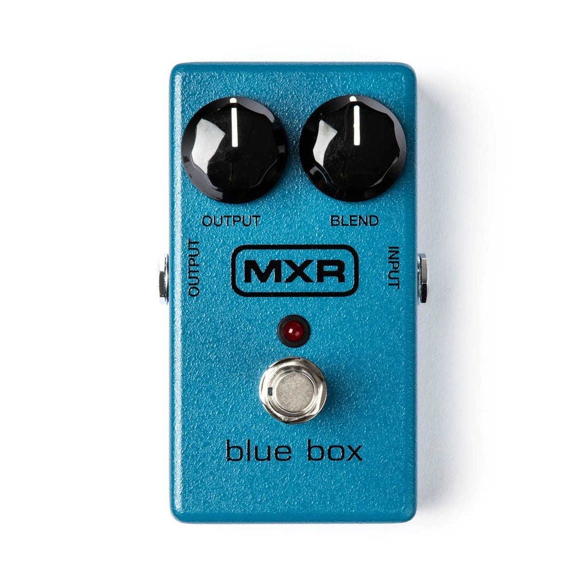 Phơ Fuzz MXR M103 Blue Box Octave Fuzz – mặt trên với núm OUTPUT, BLEND, đèn LED và footswitch
