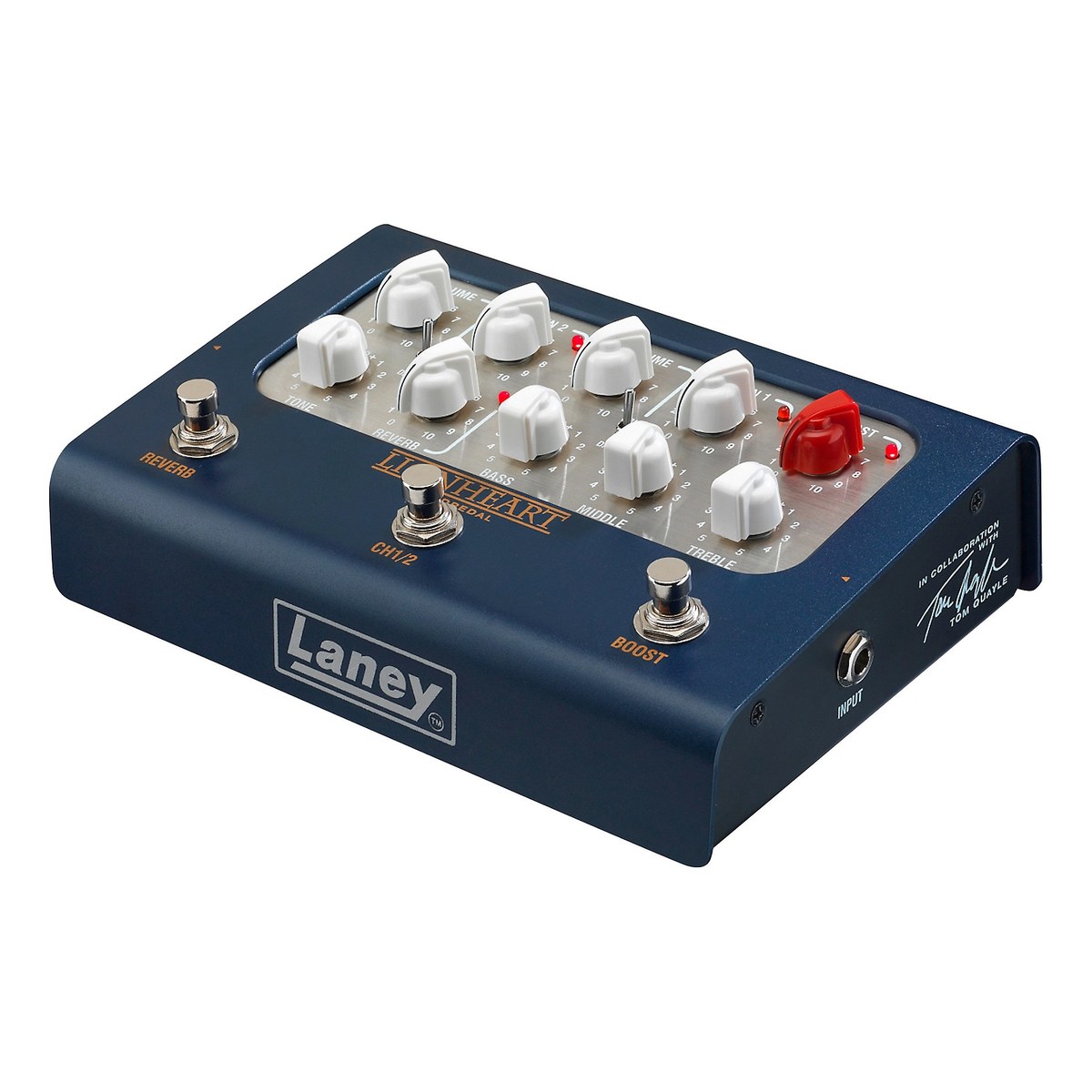 góc nghiêng Laney Lionheart Loudpedal Tom Quayle thấy chữ ký Tom Quayle và jack INPUT ở cạnh phải