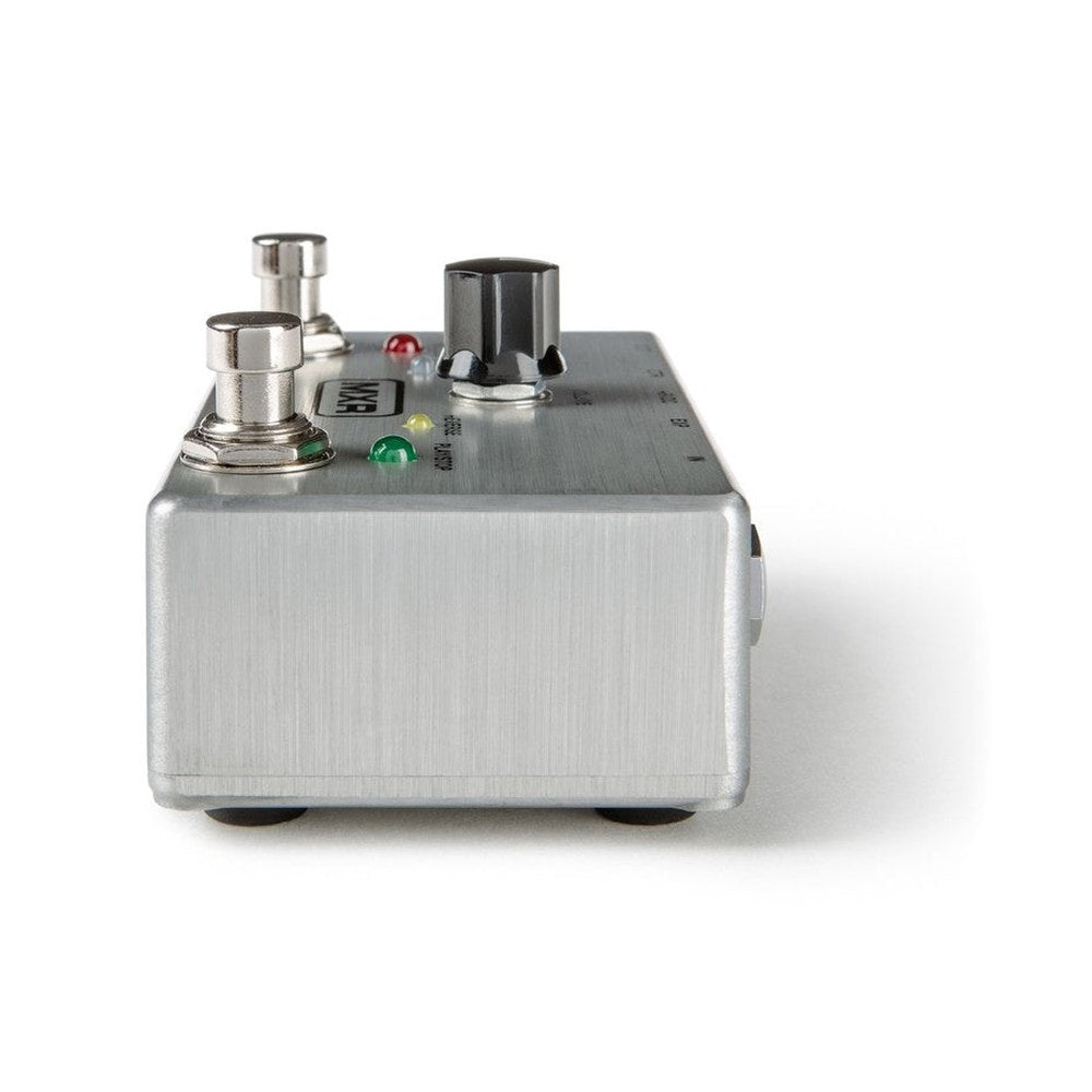 Phơ Looper MXR M303 Clone Looper – cạnh phải nhìn ngang, phía footswitch PLAY/STOP