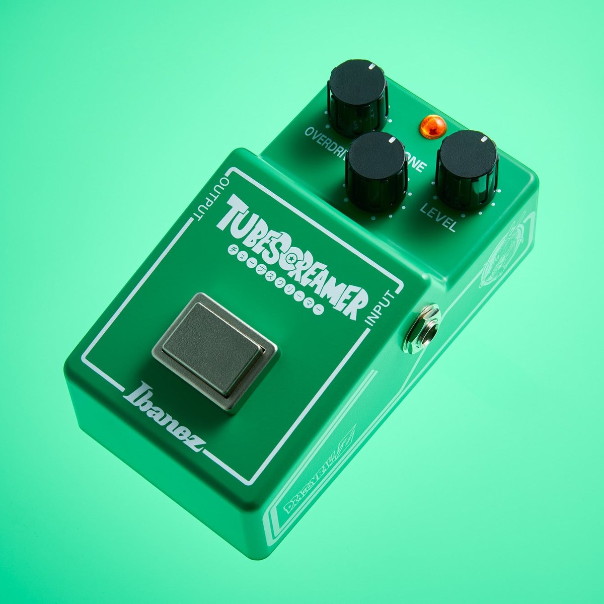 Ibanez TS808 Tube Screamer Dragon Ball Z nhìn góc nghiêng, ba núm Overdrive Tone Level và logo Dragon Ball Z bên hông