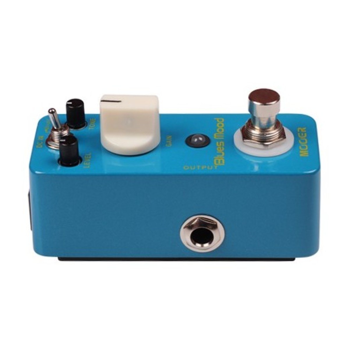 Phơ Overdrive Mooer Blues Mood – nhìn ngang cạnh bên với cổng jack OUTPUT và núm GAIN