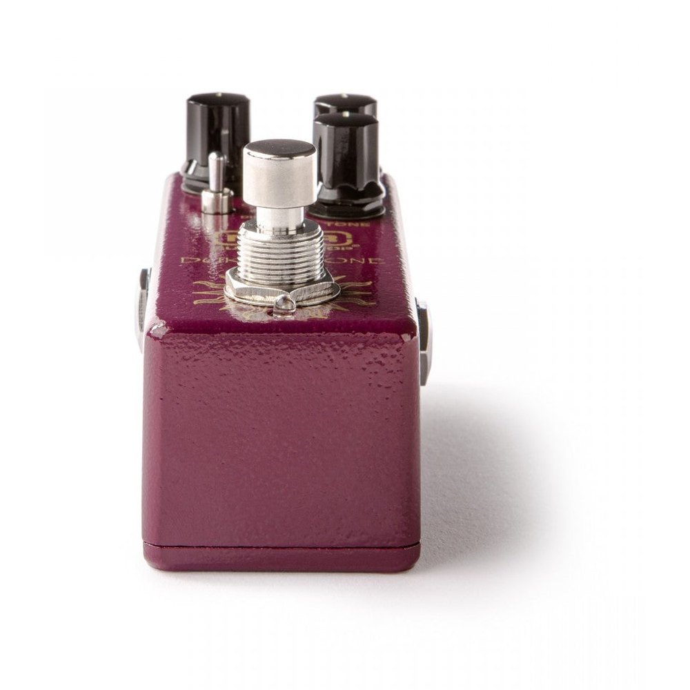 Phơ Overdrive MXR Duke of Tone CSP039 – nhìn từ đầu trước, công tắc chân và các núm phía sau