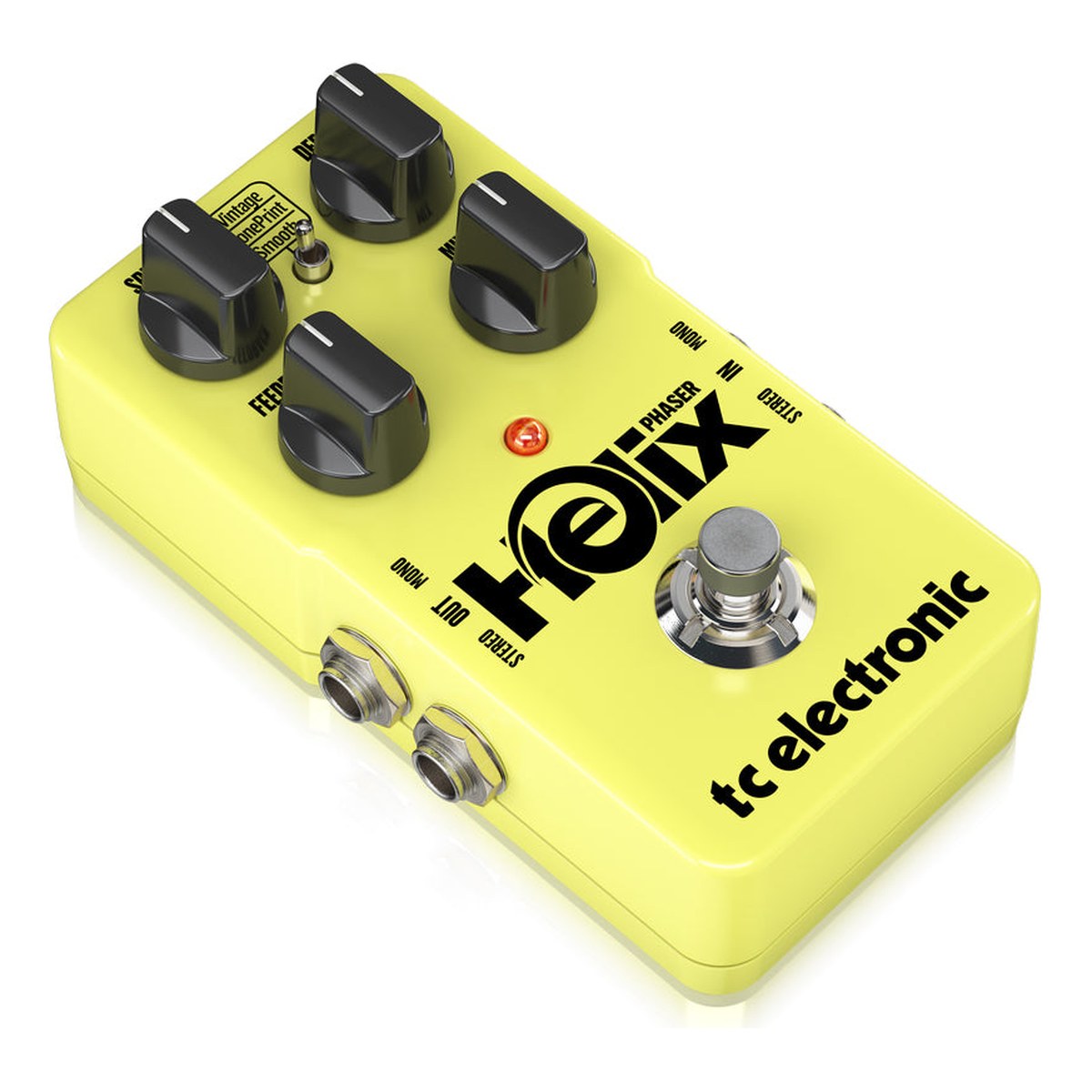 Phơ Phaser TC Electronic Helix Phaser - Helix Phaser nhìn chéo từ bên trái, thấy cổng Out mono và stereo