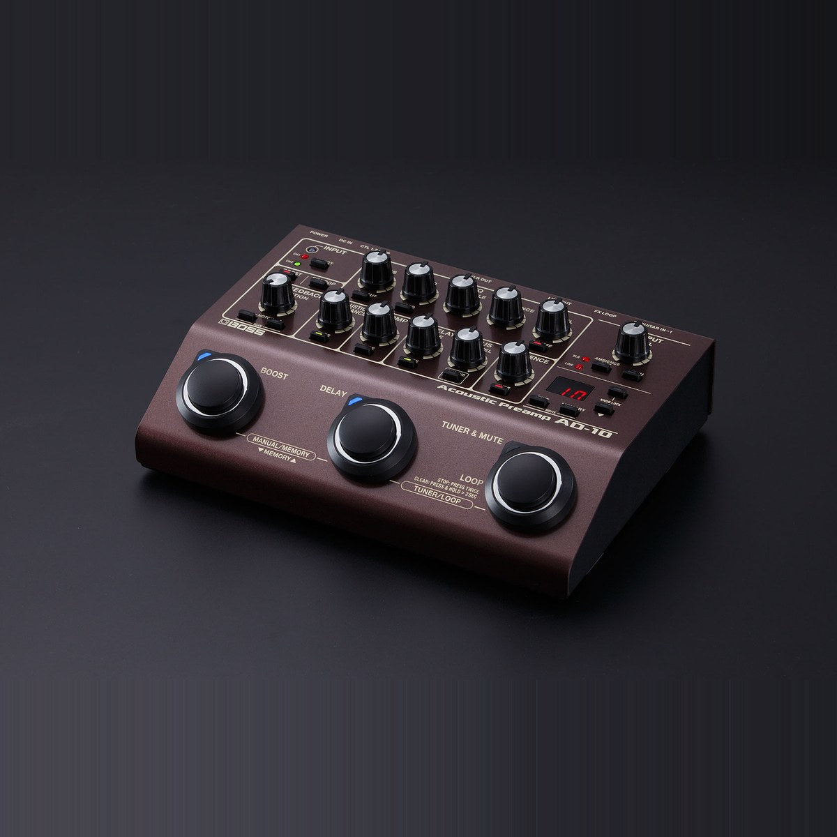 Phơ Preamp Acoustic BOSS AD-10 Acoustic Preamp – BOSS AD-10 trên nền tối