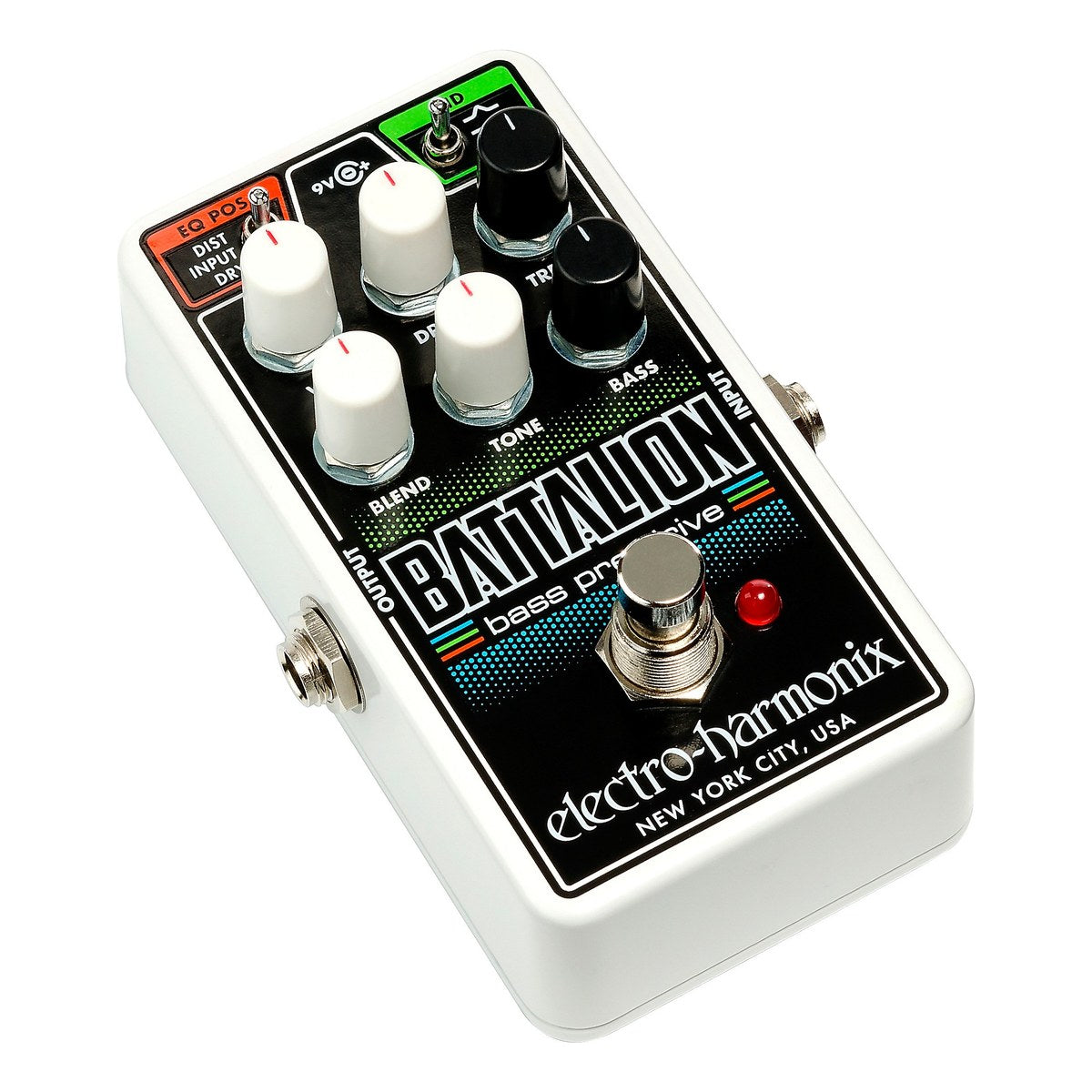 Phơ Preamp Bass Electro-Harmonix Nano Battalion – Nano Battalion góc nghiêng, thấy jack OUTPUT