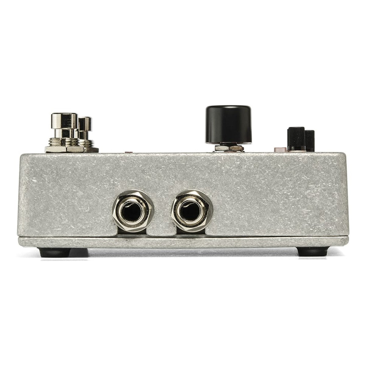 Phơ Synth Electro-Harmonix Attack Decay Tape Reverse Simulator – Cạnh bên còn lại của Attack Decay với 2 jack 6.3mm