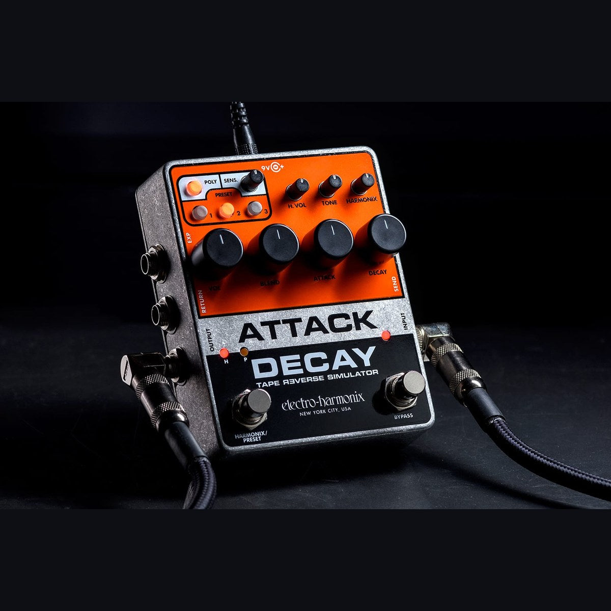 Phơ Synth Electro-Harmonix Attack Decay Tape Reverse Simulator – Attack Decay đã cắm dây, trên nền tối