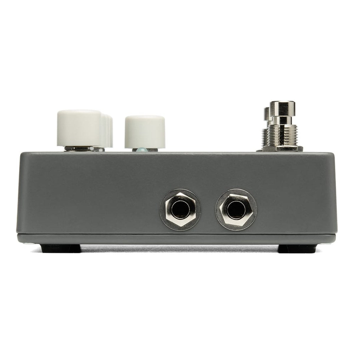 Phơ Synth Electro-Harmonix Bass Mono Synth – Cạnh bên với hai jack ngõ ra